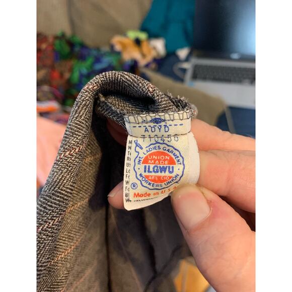 New Attitude Tweed Skirt Blazer 2 Pc Suit Gray w Pink Pinstripes Sz 30 In Waist - Picture 8 of 8